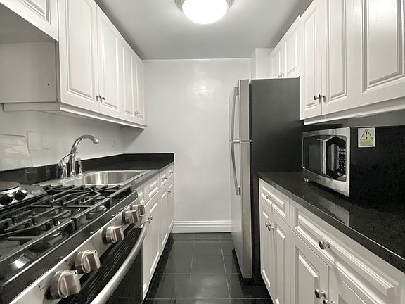 5th image of 330 W 45th St APT 4F