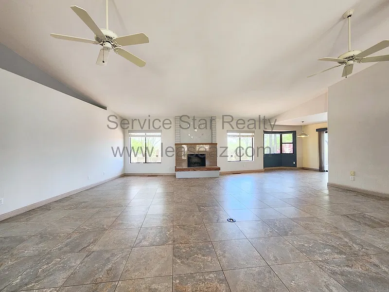 3 bed, 2.0 bath, 2291 sqft, $2,499 — Photo 3