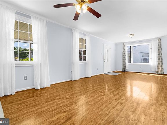 3rd image of 1933 Clearview Ave