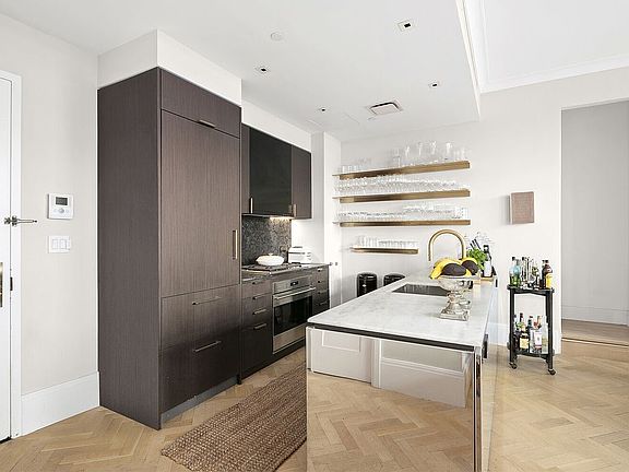 4th image of 50 Clinton St #Pha