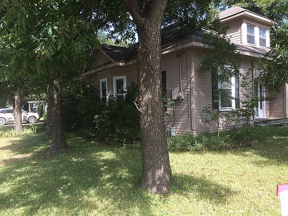 3rd image of 1303 E Garnett St