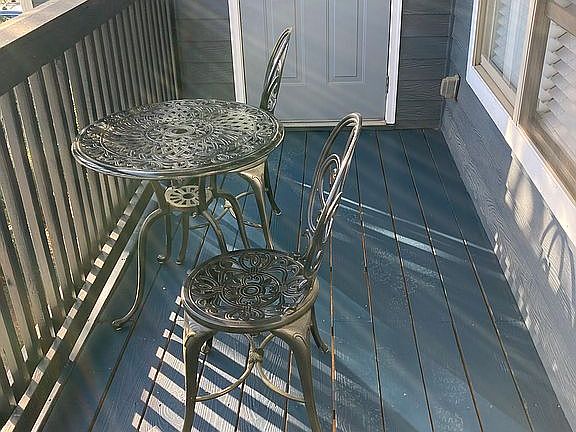 Covered patio w/closet