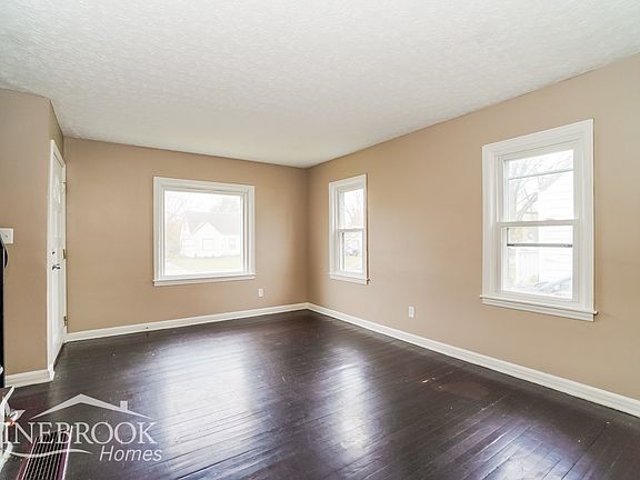 4th image of 2460 Vendome Dr S