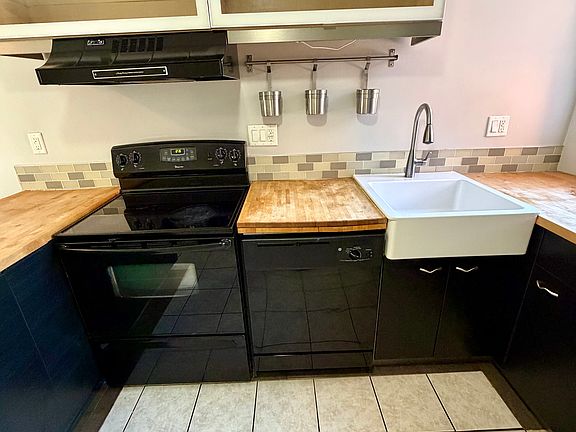 2nd image of 2140 Saint James Ave APT 3