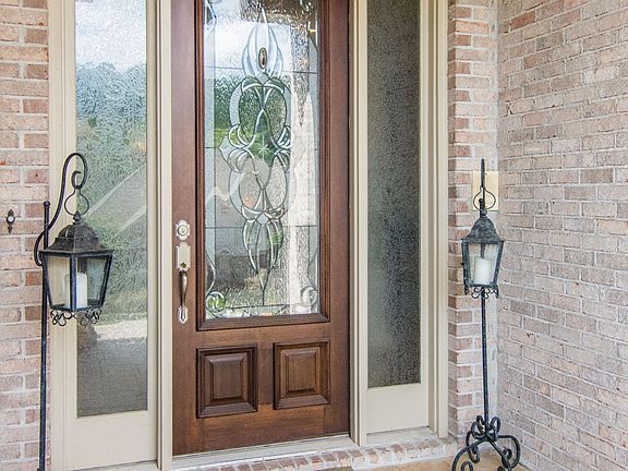 2nd image of 5244 Lake Crest Cir