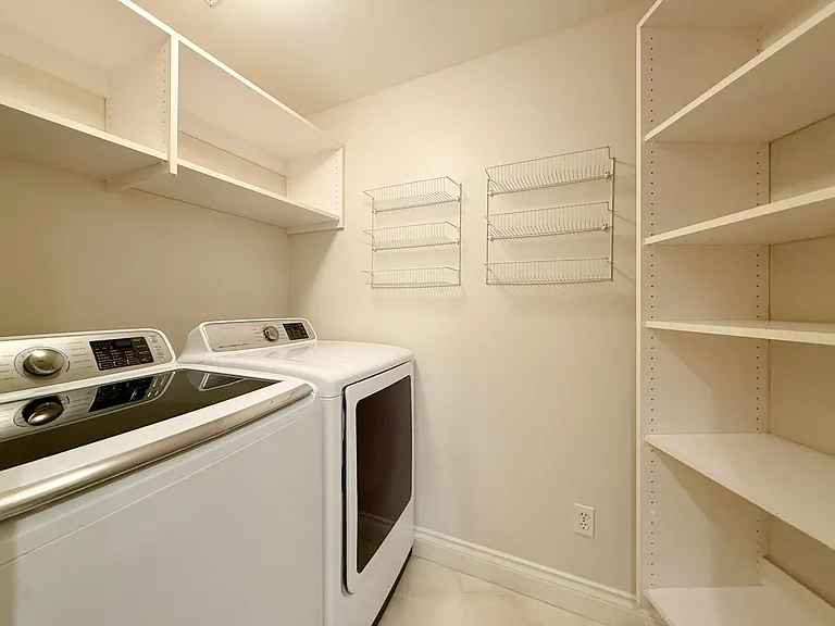 2334 Thorndyke Ave W #202 — Photo 5