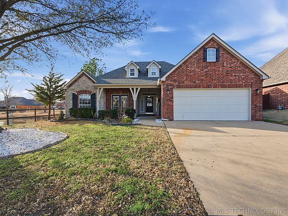 3rd image of 11112 S 3rd St