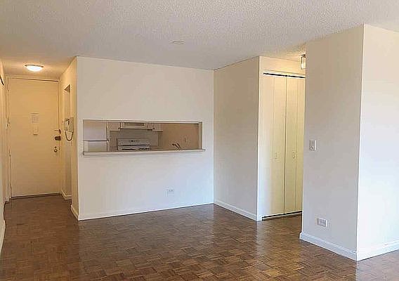 5th image of 30 W 61st St APT 10H