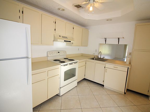 4th image of 9317 NW 61st St