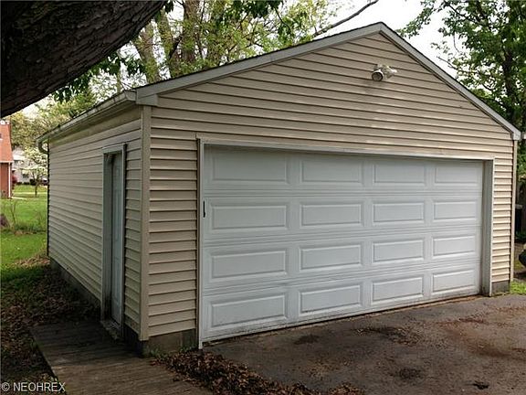 4th image of 1133 Trumbull Ave SE