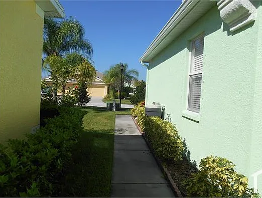 11408 Captiva Kay Dr — Photo 2