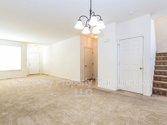5th image of 158 Chancellor Dr