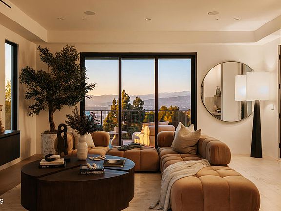 5th image of 3499 Wonder View Dr