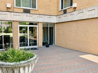 5320 N Damen Ave #200, Chicago, IL 60625