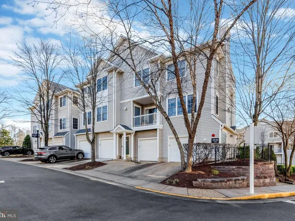 12851 Fair Briar Ln, Fairfax, VA 22033