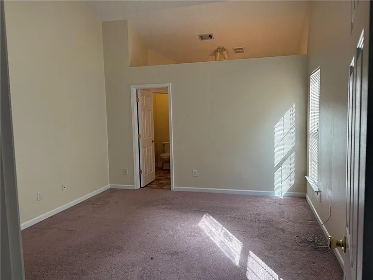 5975 Hillvale Trl — Photo 6