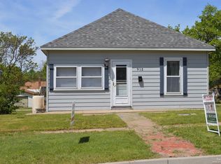 912 State St, Ellsworth, KS 67439