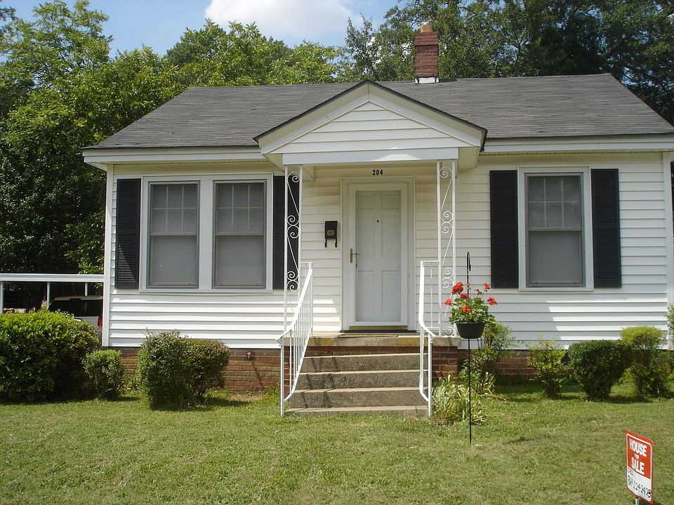 Front view of 204 Norris St