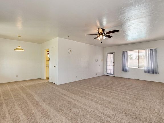 3rd image of 2549 E Amelia Ave