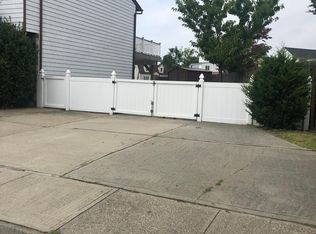 809 Canal St #1, Lindenhurst, NY 11757