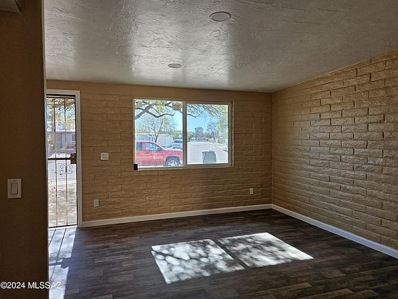 4th image of 4751 S Calle Miura