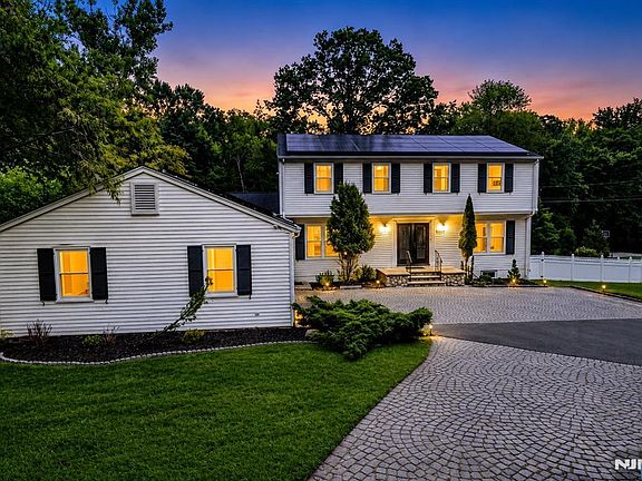 2nd image of 520 W Saddle River Road