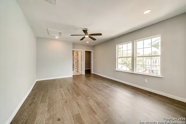 811 W Kings Hwy — Photo 29