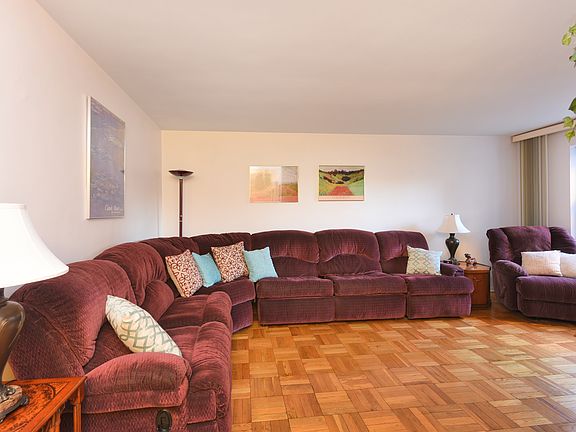 3rd image of 3131 138th St APT 1L