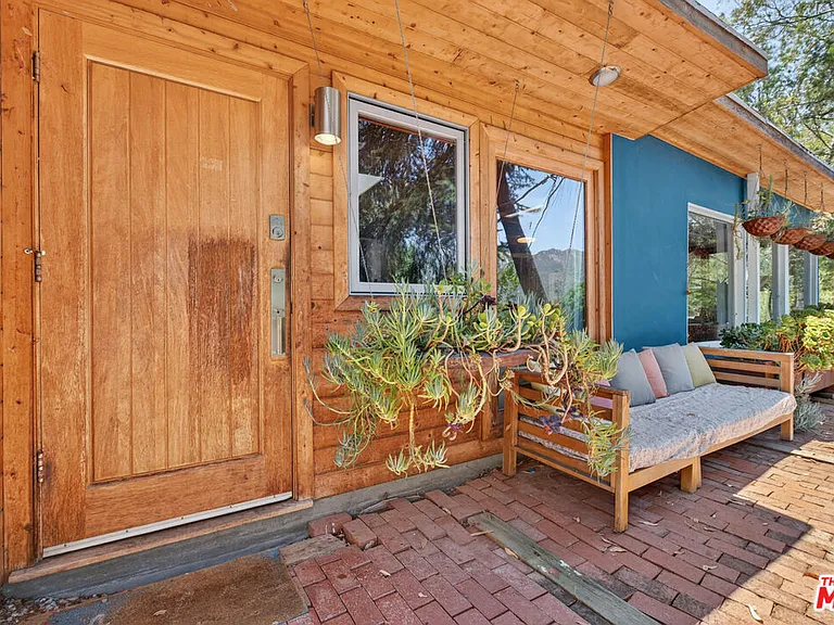 1738 Topanga Skyline Dr — Photo 2