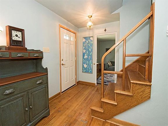 3rd image of 988 Norwood Ave
