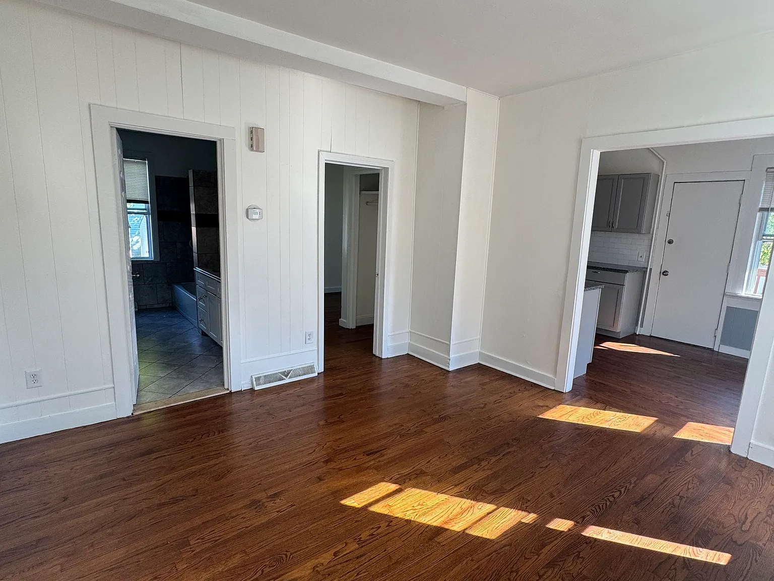 2 bed, 910 sqft, $1,750 — Photo 2