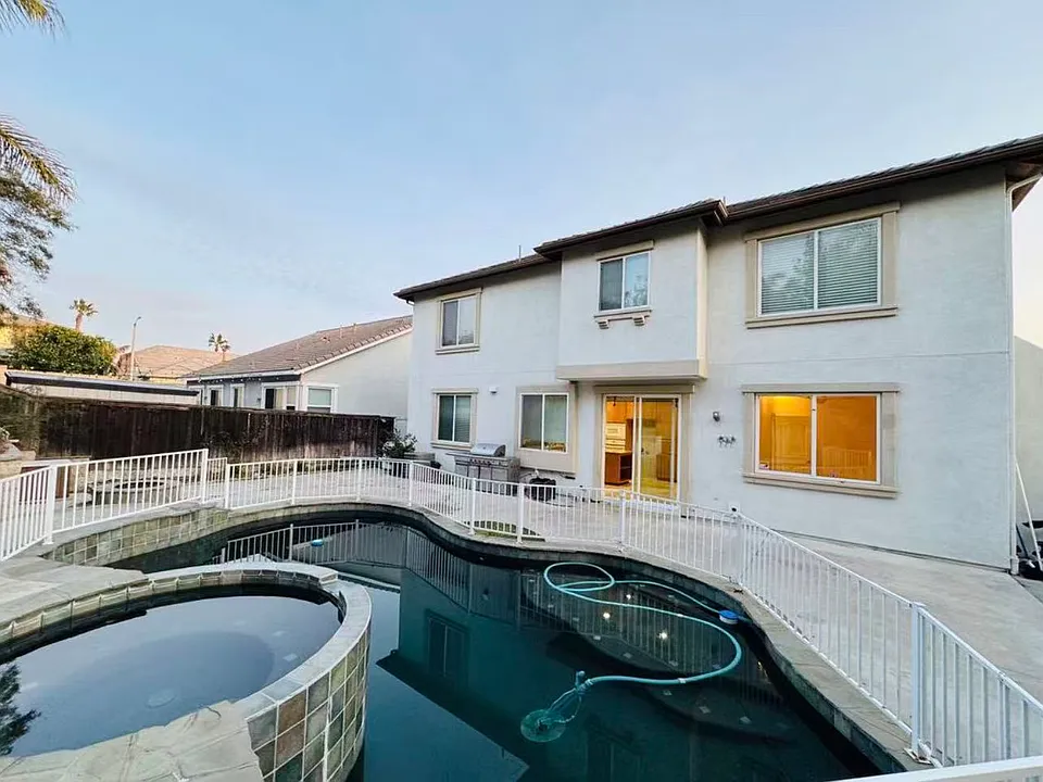 12248 Canyon Meadows Dr