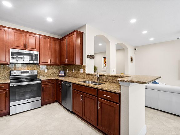 3rd image of 9573 Town Parc Circle