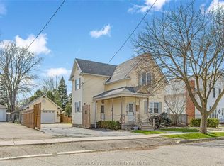 32 Hall St N, Chatham Kent, ON N0P1A0
