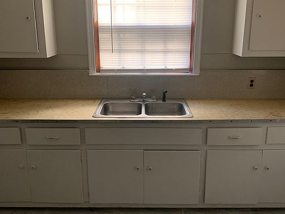 4th image of 477 E Davant Ave #1