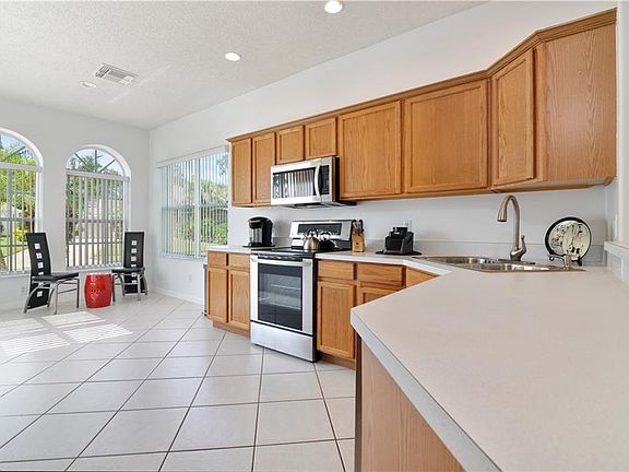 4th image of 1935 Willow Wood Dr