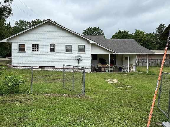 3rd image of 958 Dixie Creek Rd