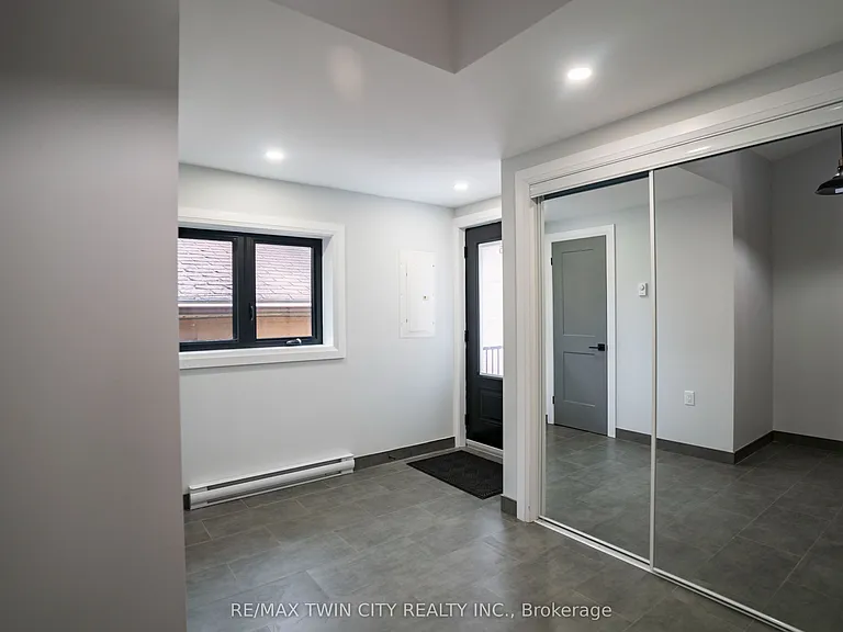 130 Elgin St #5 — Photo 3