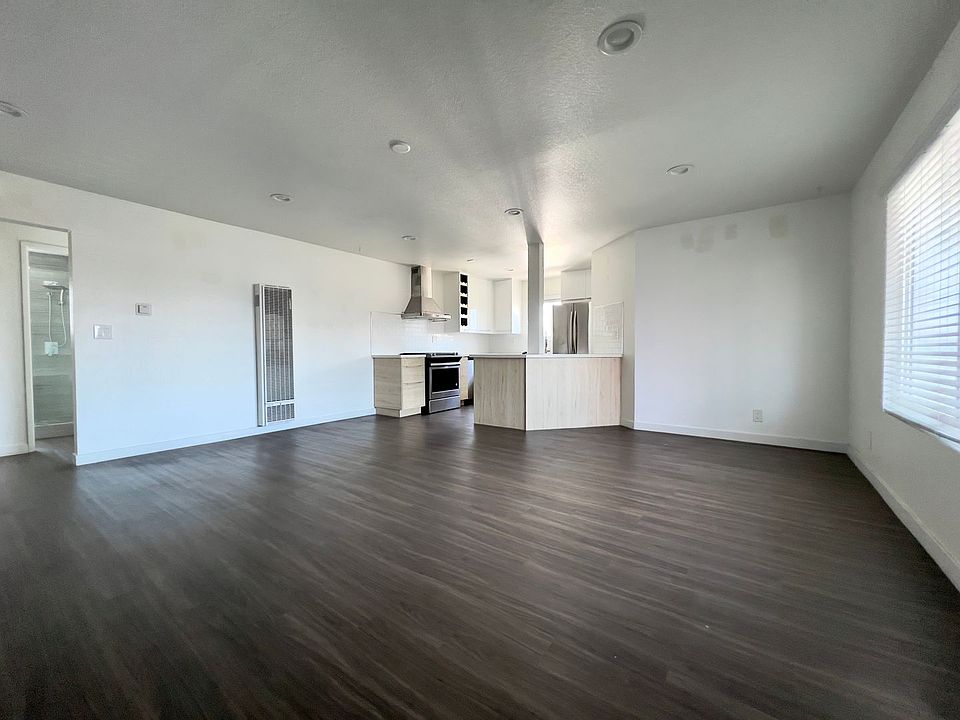 1st image of 938 E 6th St APT 305