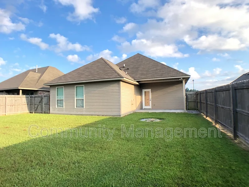 3 bed, 2.0 bath, 1461 sqft, $1,695 — Photo 4