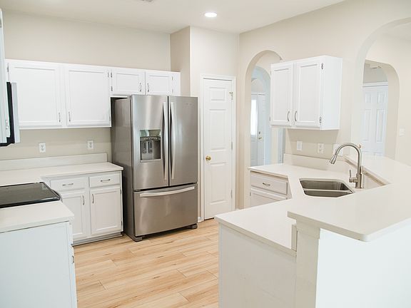2nd image of 800 Wyemouth Dr