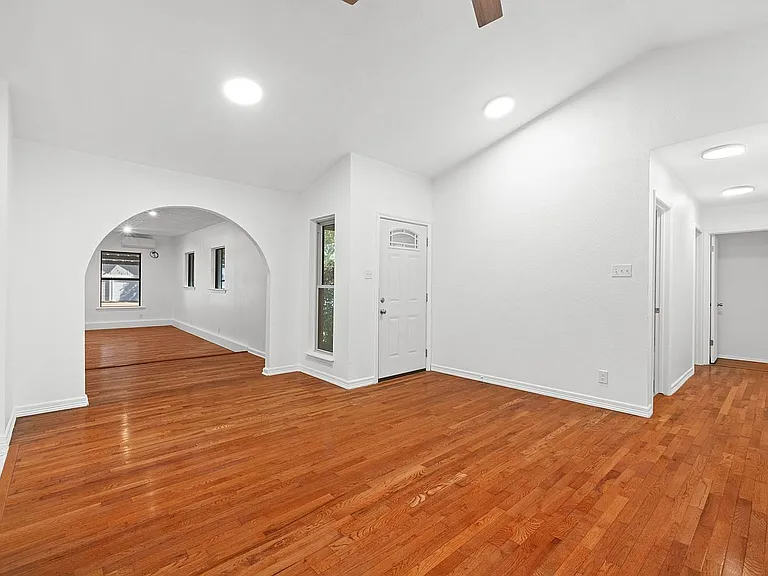 13934 Mission Valley — Photo 4