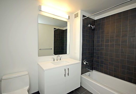 5th image of 235 E 44th St APT 5C