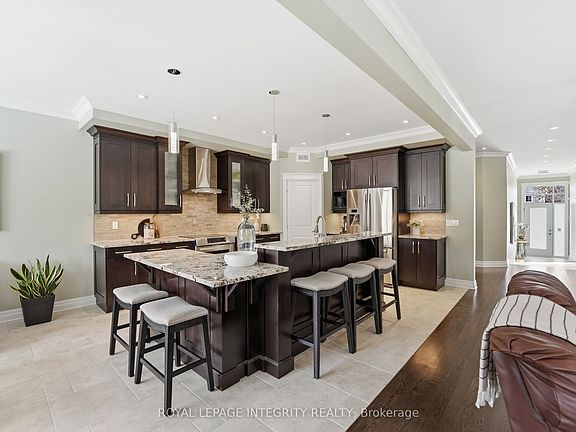 4th image of 476 Ancaster Ave