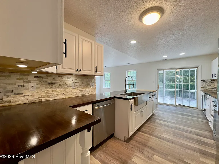 502 Worth Dr — Photo 4