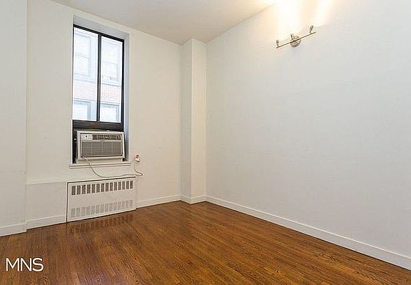 3rd image of 31 E 31st St APT 6c