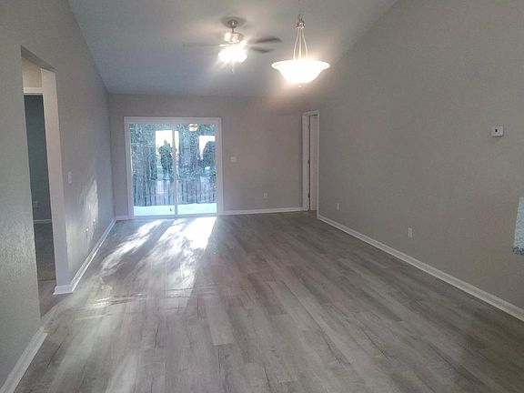 4th image of 369 W New England Dr