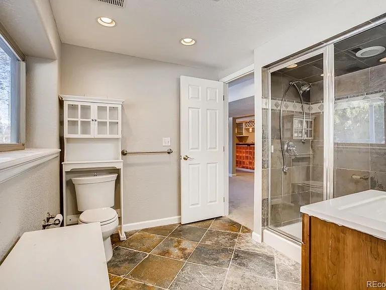 2421 S Waco Ct — Photo 18