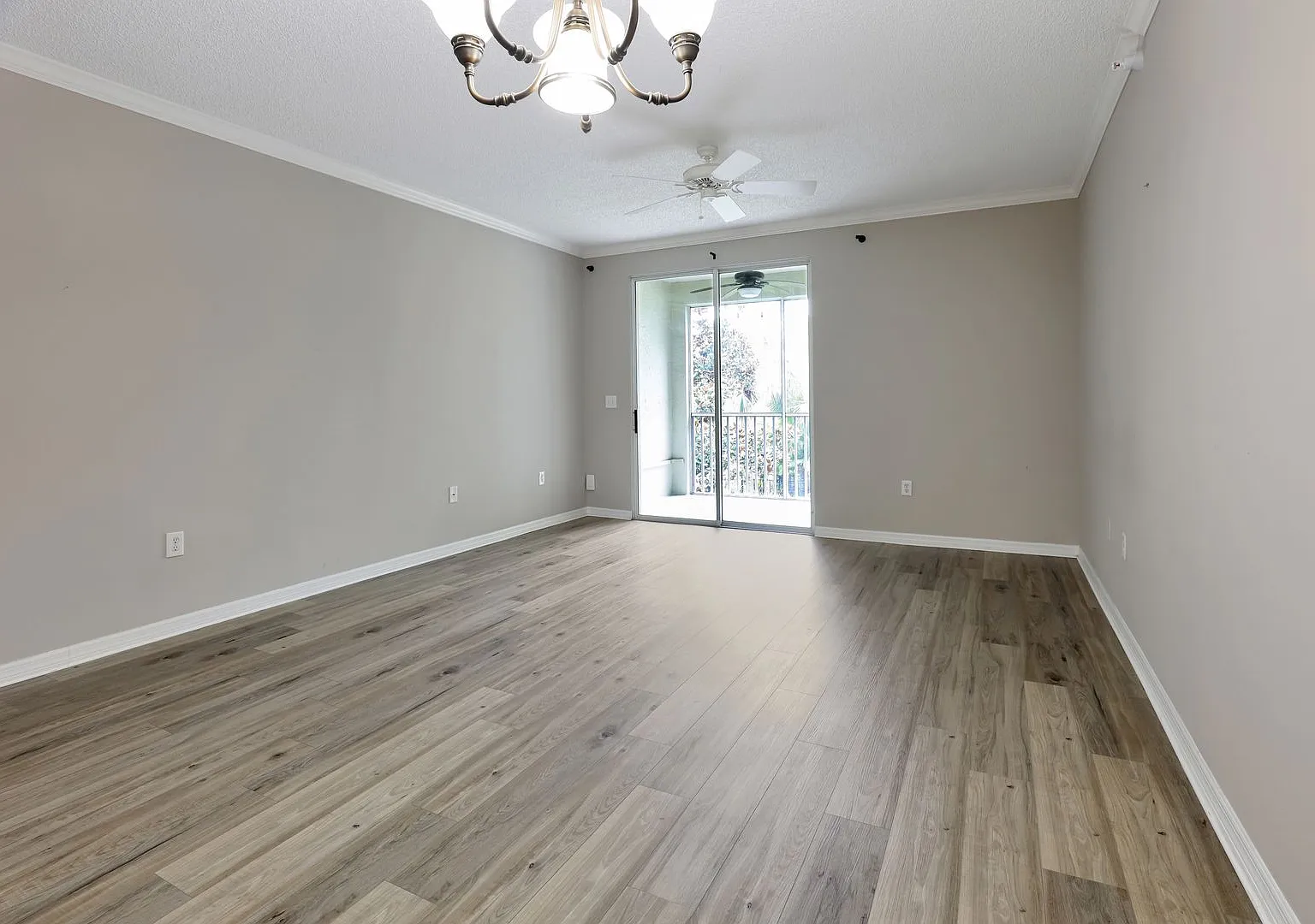 3bd/3bth In Las Palmas, Near UTC w/ Garage — Photo 4