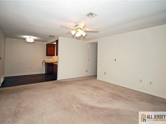 5th image of 174 Portland Ln #174D
